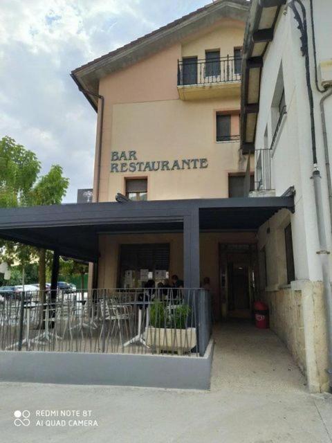 Hostal Restaurante Ibaisek Судайре Экстерьер фото